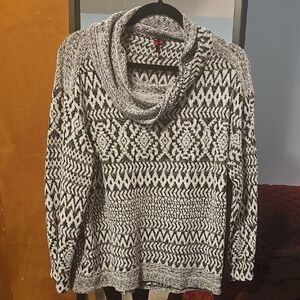 Black and White Patterned Women's Sweater